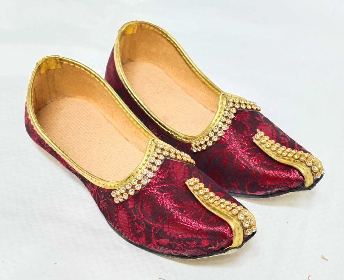 Hoor Mojari & Handicrafts 391