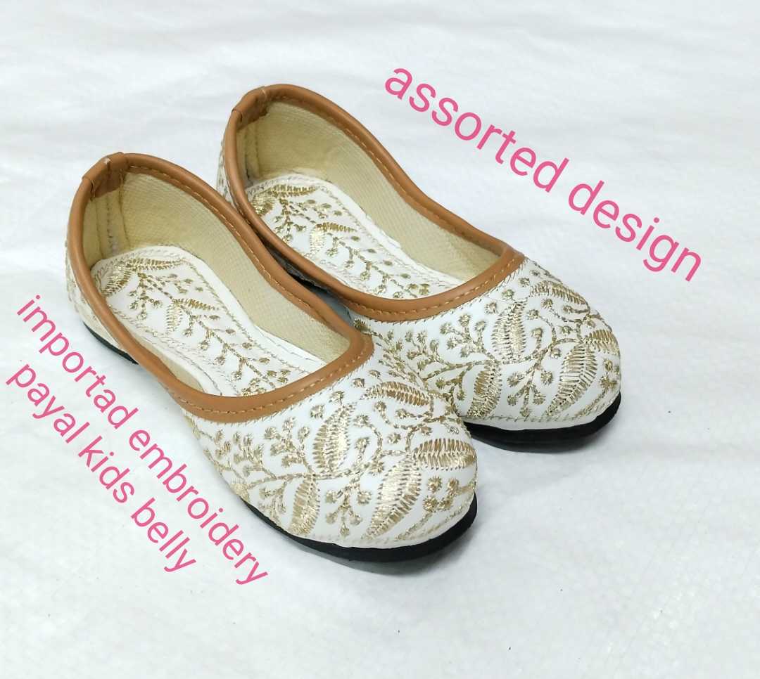 Hoor Mojari & Handicrafts 386
